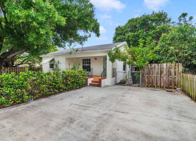 Property at 704 S Pine St, Lake Worth Beach, FL 33460, 2 beds, 2 baths