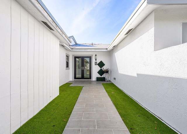 Property at 51 Woods Ln, Boynton Beach, FL 33436, 3 beds, 3 baths