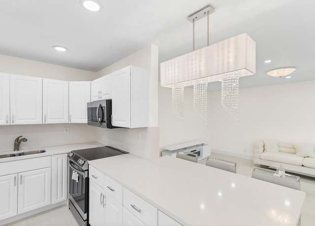Property at 361 Normandy H, Delray Beach, FL 33484, 2 beds, 2 baths