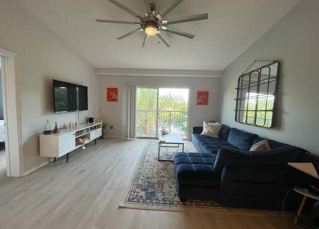 Property at 300 Crestwood Ct N #318, Royal Palm Beach, FL 33411, 2 beds, 2 baths