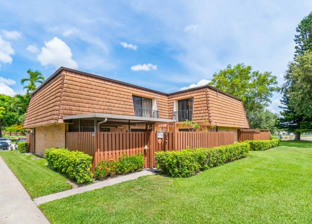 Property at 2118 21st Ln, Greenacres, FL 33463, 3 beds, 3 baths