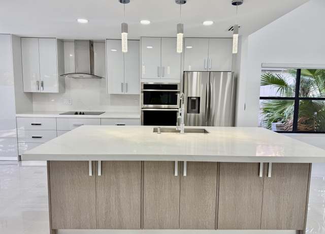 Property at 11110 Highland Cir, Boca Raton, FL 33428, 3 beds, 2 baths