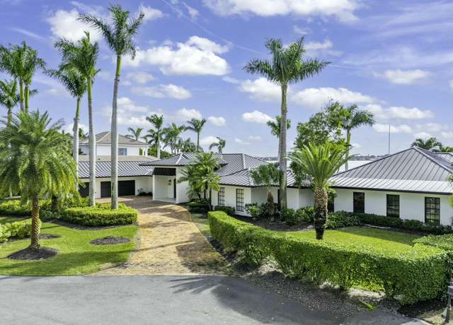 Property at 10 Yacht Club Pl, Tequesta, FL 33469, 5 beds, 6 baths