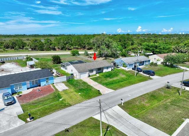 Property at 1669 SE North Blackwell Dr, Port Saint Lucie, FL 34952, 3 beds, 2 baths