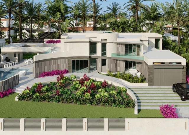 Property at 243 29th St, West Palm Beach, FL 33407, 5 beds, 4.5 baths