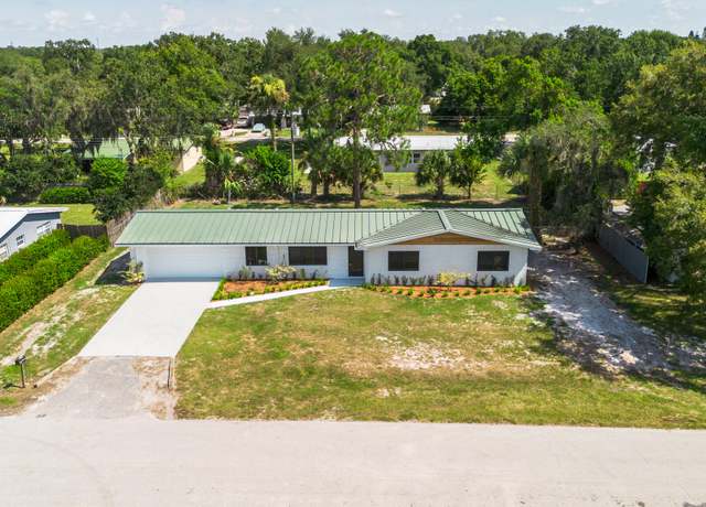 Property at 809 SE 12th St, Okeechobee, FL 34974, 3 beds, 2 baths