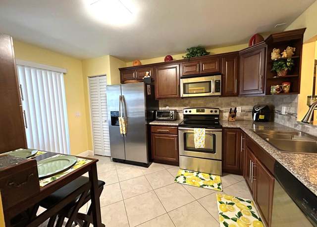 Property at 4330 Lucerne Villas Ln, Lake Worth, FL 33467, 2 beds, 2 baths