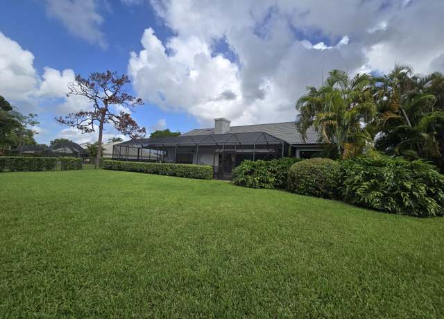 Property at 10718 Boca Woods Ln, Boca Raton, FL 33428, 3 beds, 2.5 baths