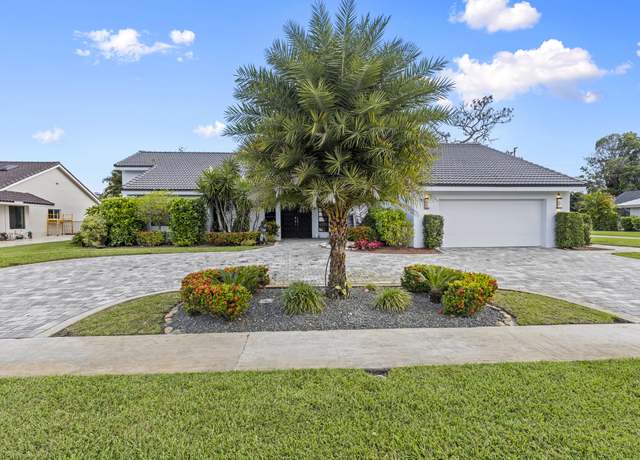 Property at 10718 Boca Woods Ln, Boca Raton, FL 33428, 3 beds, 2.5 baths
