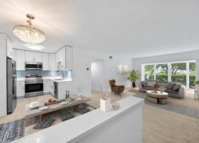 Property at 315 Venetian Dr #4, Delray Beach, FL 33483, 2 beds, 2 baths