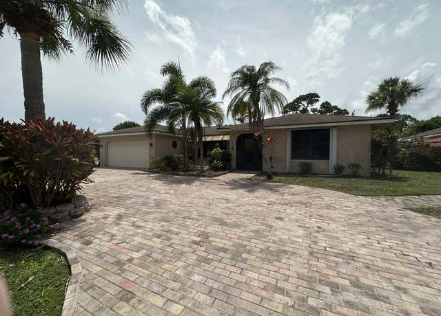 Property at 4811 Seagrape Dr, Fort Pierce, FL 34982, 3 beds, 2 baths