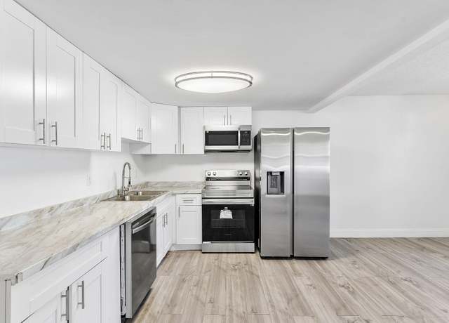 Property at 1052 Hythe C, Boca Raton, FL 33434, 2 beds, 2 baths