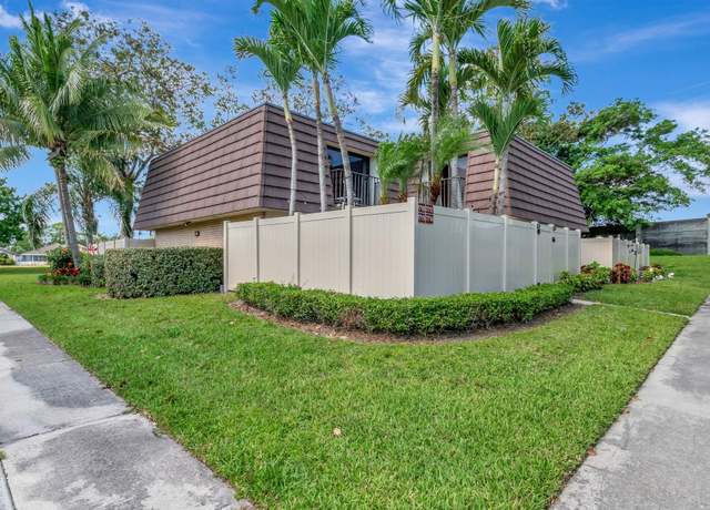 Property at 7715 77th Way, West Palm Beach, FL 33407, 2 beds, 2.5 baths