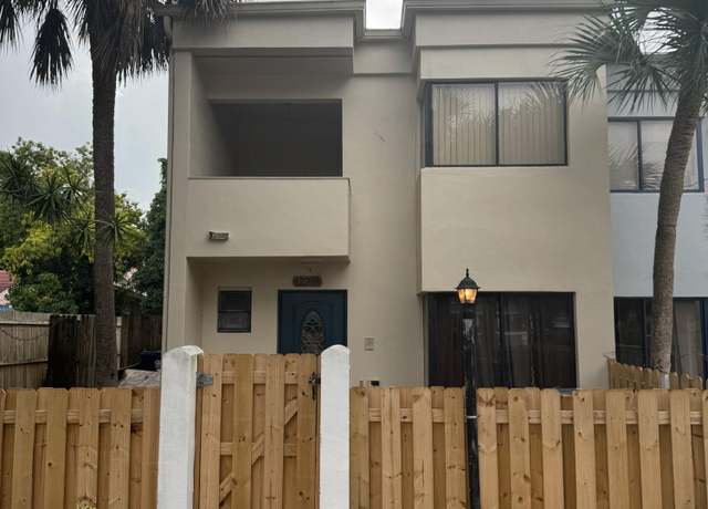 Property at 12718 Peconic Ct, Wellington, FL 33414, 2 beds, 2.5 baths