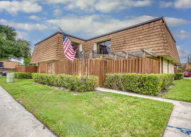 Property at 926 9th Ln, Greenacres, FL 33463, 3 beds, 3 baths