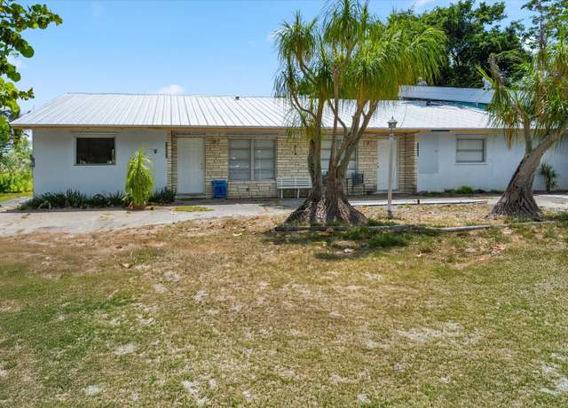 Property at 11331 SE Gold Ave, Hobe Sound, FL 33455, 5 beds, 2 baths