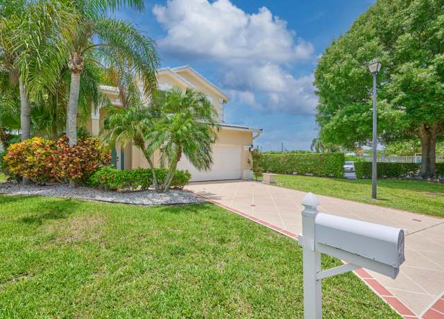 Property at 10889 Fillmore Dr, Boynton Beach, FL 33437, 3 beds, 2.5 baths