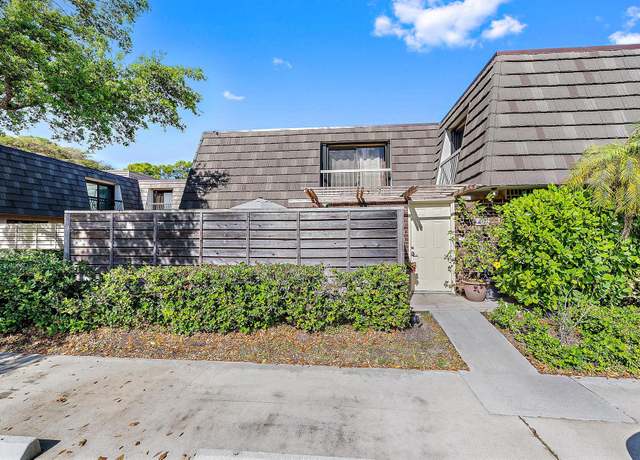 Property at 617 6th Ter, Palm Beach Gardens, FL 33418, 3 beds, 2.5 baths