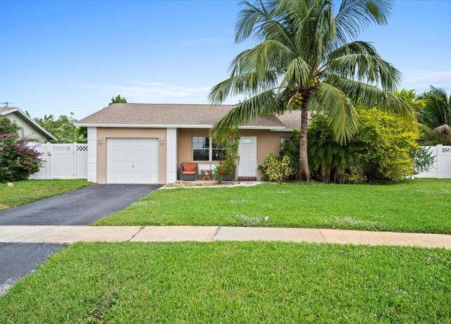 Property at 19309 Carolina Cir, Boca Raton, FL 33434, 3 beds, 2 baths