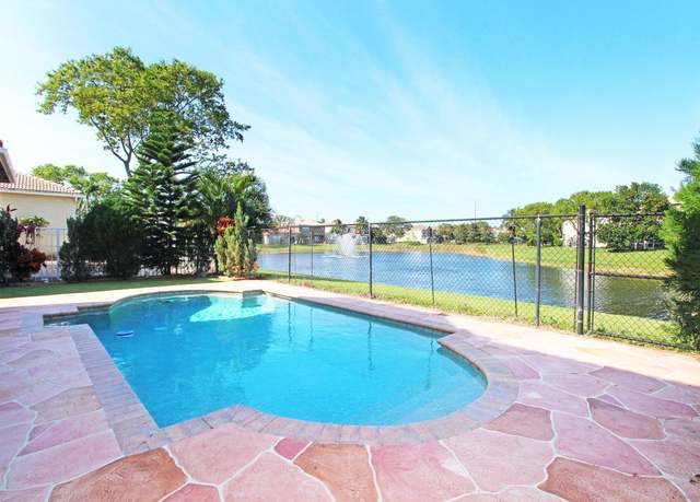Property at 4087 Woodhill Pl, Boynton Beach, FL 33436, 4 beds, 2.5 baths