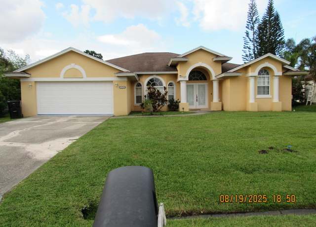 Property at 1583 SW Silver Ln, Port Saint Lucie, FL 34953, 3 beds, 2 baths