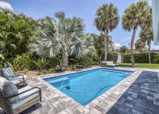 Property at 206 SE Wentworth Dr, Stuart, FL 34996, 3 beds, 2 baths