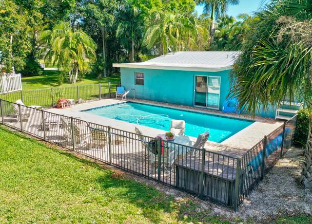 Property at 108 NE Carlisle Ln, Port Saint Lucie, FL 34952, 4 beds, 3 baths