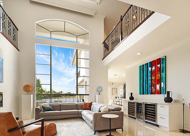 Property at 533 Edgebrook Ln, West Palm Beach, FL 33411, 5 beds, 5 baths