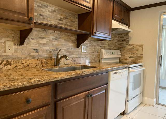 Property at 20 Abbey Ln #105, Delray Beach, FL 33446, 1 bed, 1.5 baths