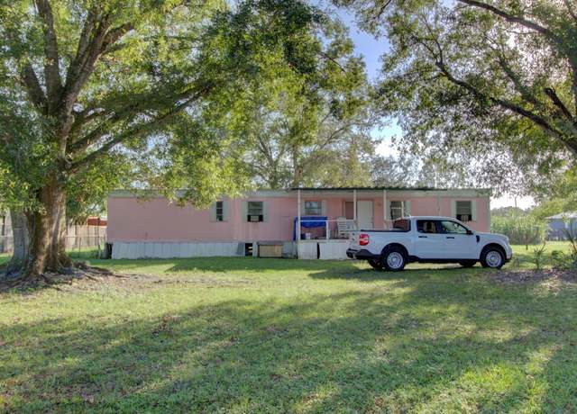 Property at 524 NE 60th Ave, Okeechobee, FL 34974, 2 beds, 1 bath