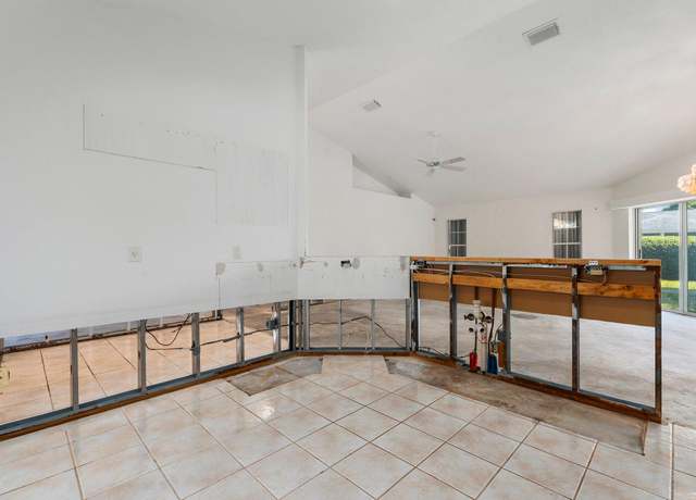 Property at 1065 17th Ln SW, Vero Beach, FL 32962, 3 beds, 2 baths