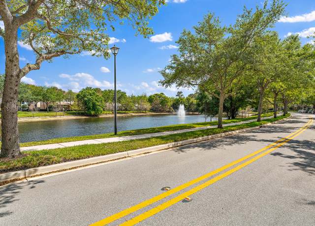 Property at 128 W Thatch Palm Cir, Jupiter, FL 33458, 3 beds, 2.5 baths
