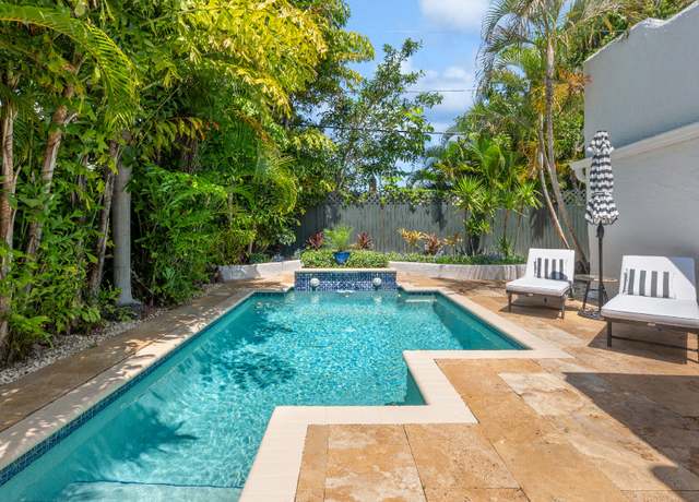 Property at 235 Nottingham Blvd, West Palm Beach, FL 33405, 3 beds, 2 baths