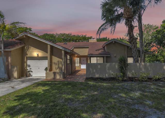 Property at 23265 Boca Club Colony Cir, Boca Raton, FL 33433, 3 beds, 2 baths