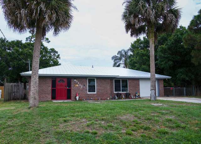 Property at 5112 Palm Dr, Fort Pierce, FL 34982, 2 beds, 2 baths
