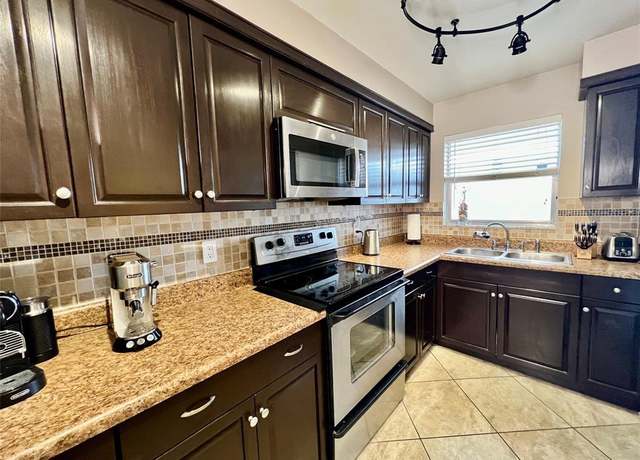 Property at 160 NE 8th Ave Unit 1b, Hallandale Beach, FL 33009, 1 bed, 1 bath