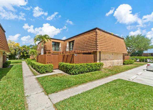 Property at 907 9th Ln, Greenacres, FL 33463, 3 beds, 3 baths