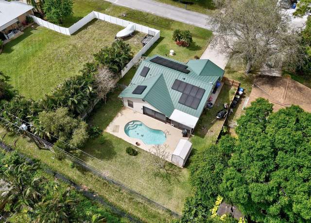 Property at 1226 32 Ave SW, Vero Beach, FL 32968, 3 beds, 2 baths
