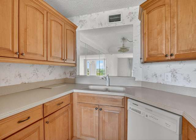 Property at 23277 Barwood Ln N #406, Boca Raton, FL 33428, 2 beds, 2 baths