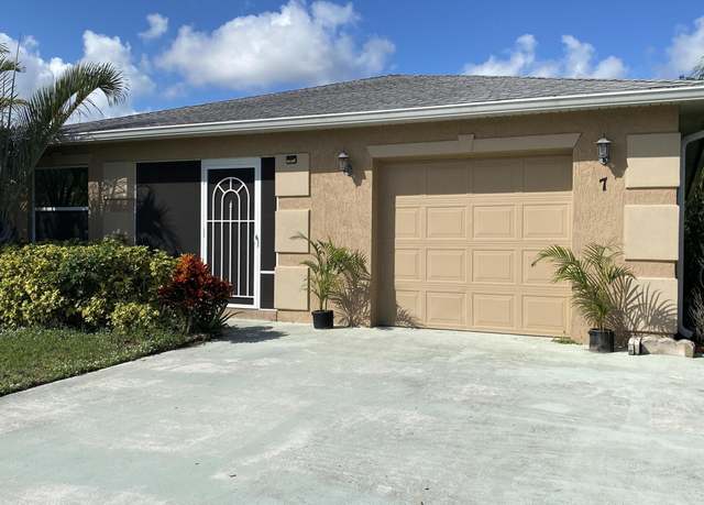 Property at 7 Los Lagos Ln, Port Saint Lucie, FL 34952, 2 beds, 2 baths
