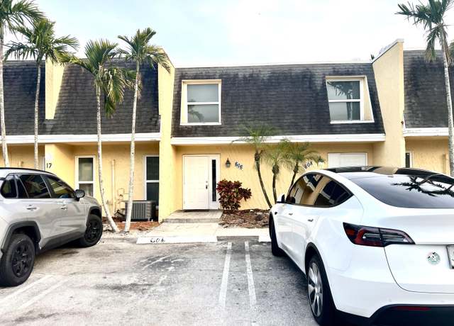 Property at 606 SW 1st St, Boynton Beach, FL 33435, 2 beds, 1.5 baths
