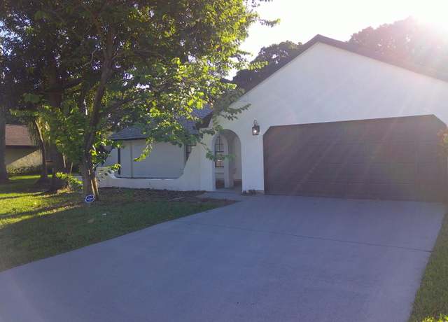 Property at 2433 SE Gowin Dr, Port Saint Lucie, FL 34952, 3 beds, 2 baths