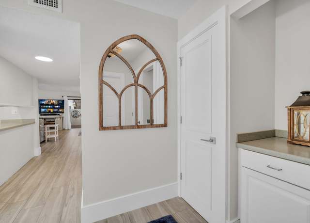 Property at 1330 NW 13 St #6, Boca Raton, FL 33486, 3 beds, 2.5 baths