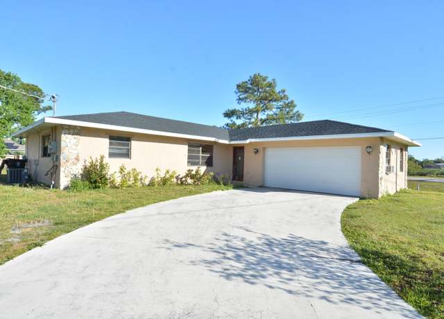 Property at 569 SE Fallon Dr, Port Saint Lucie, FL 34983, 3 beds, 2 baths