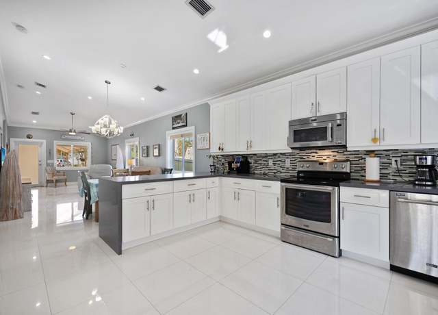 Property at 14 Edward Pl, Key Largo, FL 33037, 3 beds, 2 baths