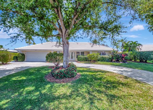 Property at 11802 N Lake Dr, Boynton Beach, FL 33436, 3 beds, 2.5 baths