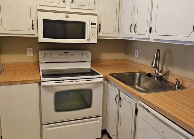 Property at 1235 S Lakes End Dr #0, Fort Pierce, FL 34982, 1 bed, 1.5 baths