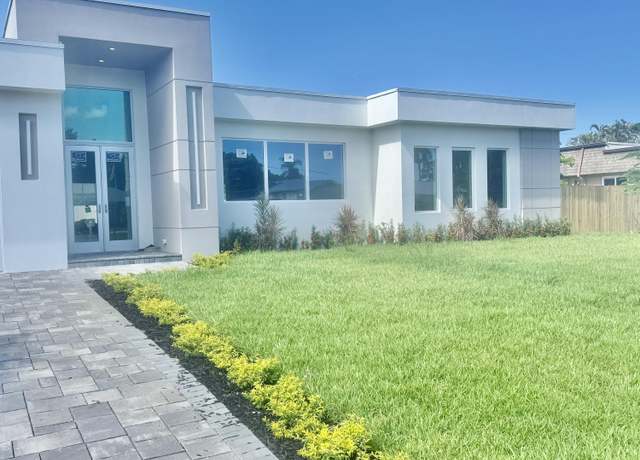 Property at 68 W Plumosa Ln, Lake Worth, FL 33467, 5 beds, 4.5 baths