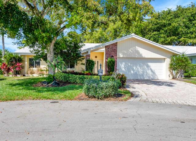 Property at 22071 Brentwood Cir, Boca Raton, FL 33433, 3 beds, 2 baths