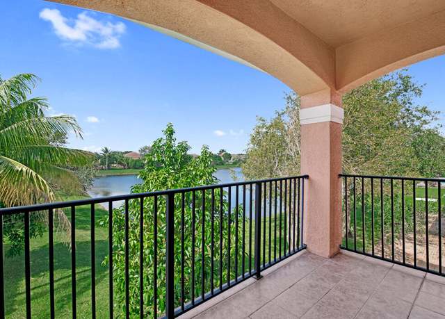 Property at 514 Cresta Cir, West Palm Beach, FL 33413, 4 beds, 4 baths